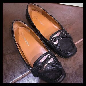 B Makowsky black leather flats size 7 GUC